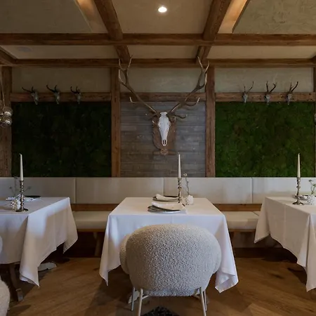 Hirzer 2781 Hotel