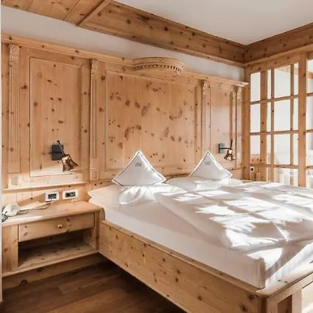 Hirzer 2781 Hotel Hafling