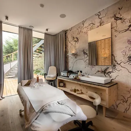 Hirzer 2781 Hotel 4*